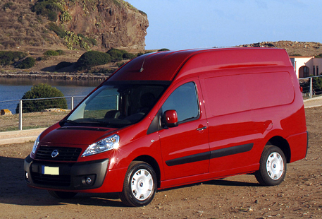 Image du vehicule FIAT SCUDO II FOURGON - 4P LONG (3122mm) SURÉLEVÉ 2007-04->
