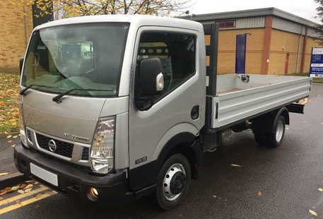 Image du vehicule NISSAN CABSTAR II PLATEAU - 2P -32- (3400mm) 2008-03->